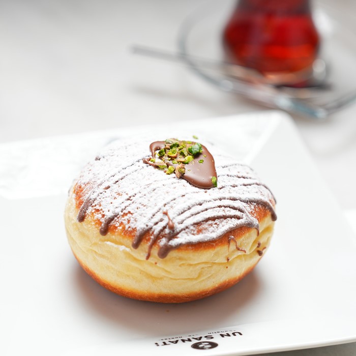 çikolatalı berliner, dolgulu tatlı, yumuşak donut