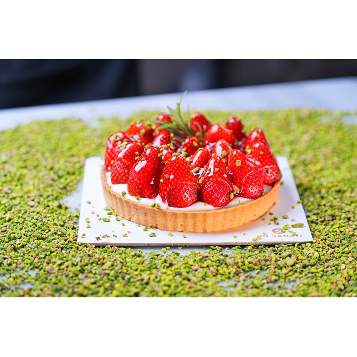çilekli tart, meyveli tart, kremalı hafif tatlı