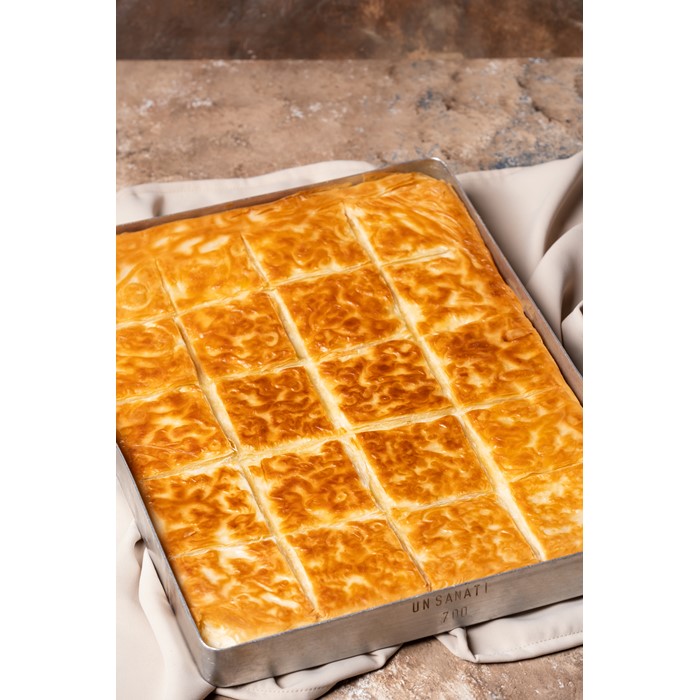 peynirli su böreği, el açması börek, tepsi kahvaltılık